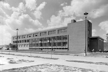 Kazincbarcika, Egressy Béni (Lenin) út 1. Irinyi János Vegyipari Technikum,  1961., Forrás: Fortepan, Adományozó: Lechner Nonprofit Kft. Dokumentációs Központ