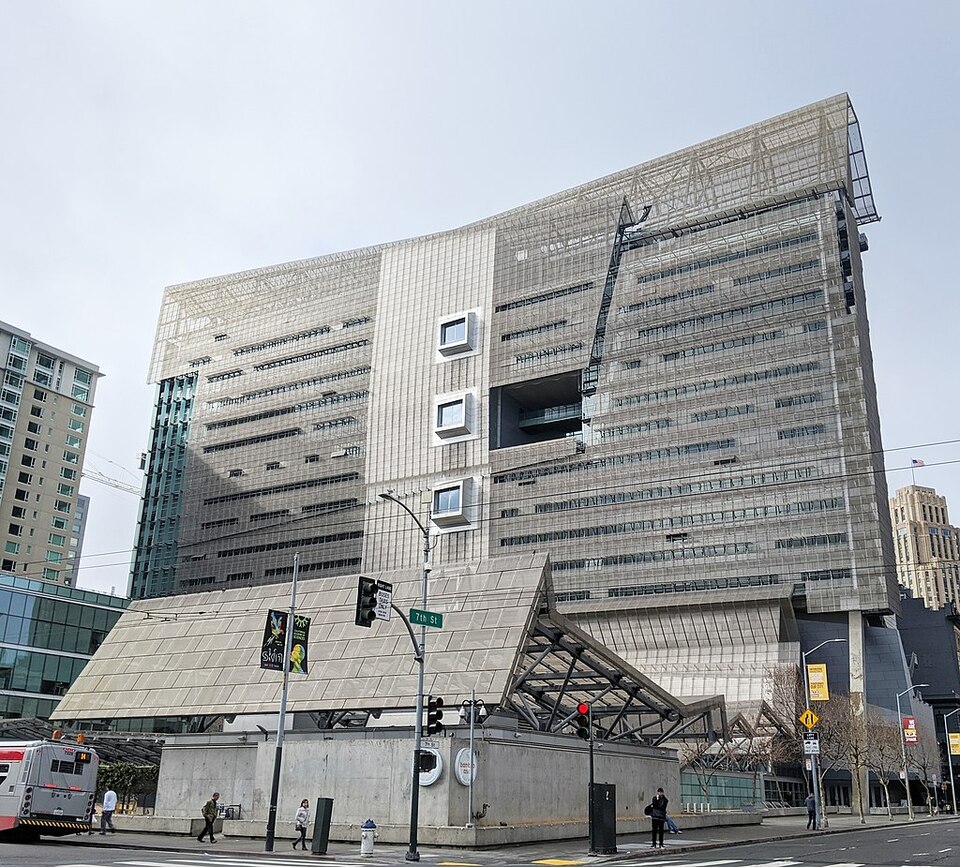 San Francisco Federal Building, építész: Morphosis. Forrás: Wikimedia Commons