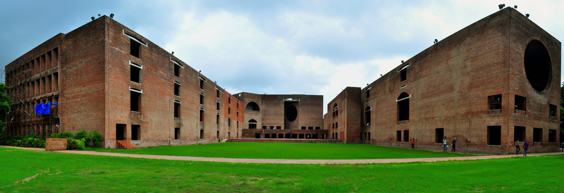 Indian Institute of Management - Ahmedabad. Építész: Louis Kahn. Fotó: Wikimedia Commons