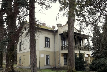 Pilismarót, Heckenast-villa, tervező: Feszl Frigyes (Kauser-Gerster-Feszl céh) (a szerző felvétele)