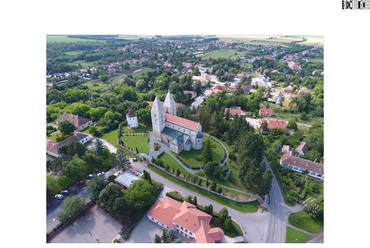 A jáki templomhoz tartozó épületegyüttes fejlesztése. Tervező: Budapesti Műhely