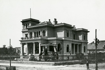 Budapest, az egykori Andrássy út 122. szám alatt álló villa 1880 körül (FSZEK Budapest Gyűjtemény)