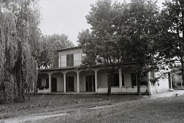 Balatonföldvár, Somogyi Béla utca 3., hajógyári üdülő (Törley villa), 1950. Forrás: Magyar Műszaki és Közlekedési Múzeum / Történeti Fényképek Gyűjteménye / Óbudai Hajógyár gyűjteménye, Leltári jelzet: MMKM TFGY 2017.2.678. Fortepan, 122332