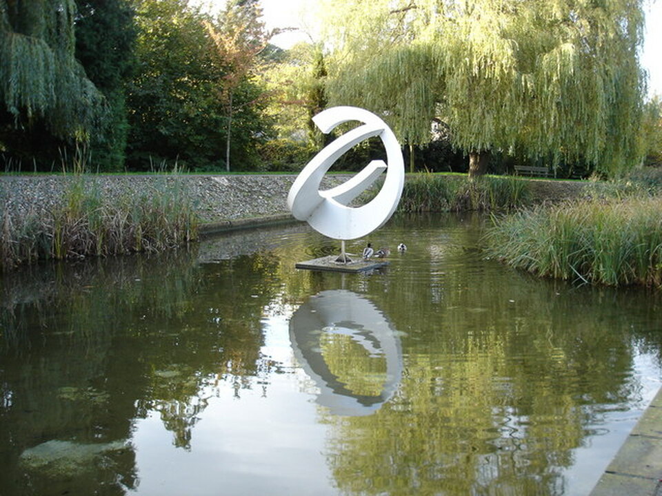 Sylvia Crowe: Harlow Water Gardens. Forrás: Wikimedia Commons