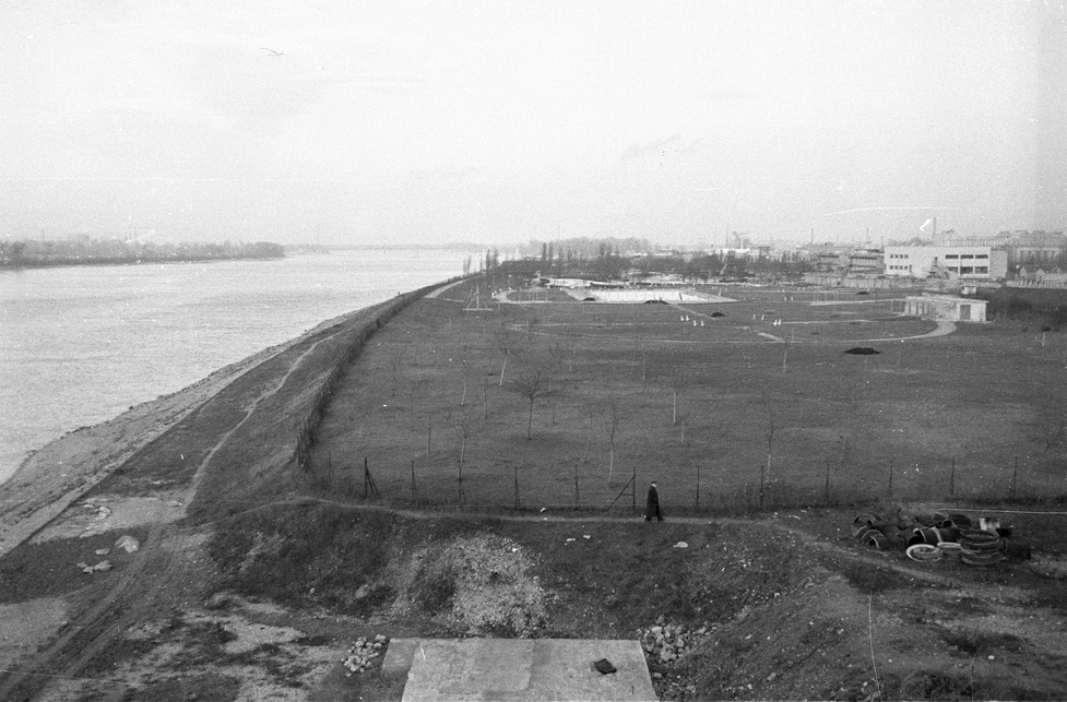 Dagály (Szabadság) fürdő az Árpád hídról nézve, 1960. Forrás: Fortepan / UVATERV