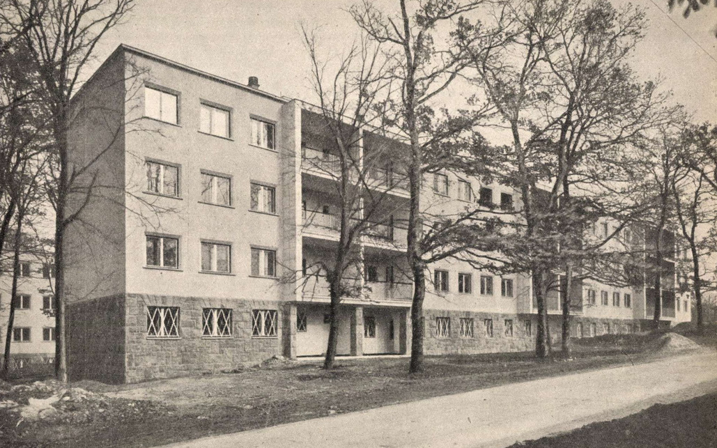 Tatabánya, bányászlakóházak (ma a Ságvári Endre ltp. részei). Tervező: Fleischl Etelka és Gyula, Major Máté. Forrás: Új Építészet, 1949/1-3., 17-19.