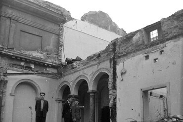 Erzsébet (Engels) tér, a Nemzeti Szalon bontás alatt álló épülete, 1959. A kép forrását kérjük így adja meg: Fortepan / Budapest Főváros Levéltára. Levéltári jelzet: HU.BFL.XV.19.c.10