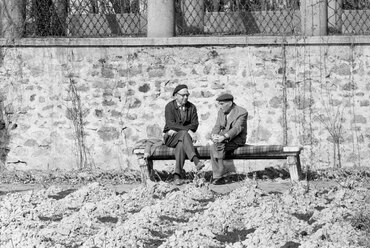 Szigliget, Esterházy-kastély, az Írók Alkotóházának parkja. Fekete István író és Majoros István író, műfordító, filmesztéta, filmkritikus, 1966. / Forrás: Fortepan 107251, Hunyady József