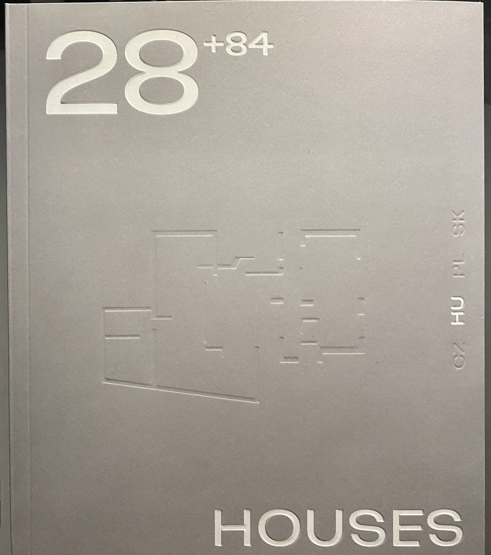 28+84 Houses – a V4-országok 2016-2022-es családi házainak válogatása © Magyar Építőművészek Szövetsége 