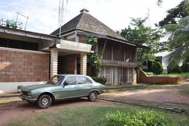 Demas Nwoko: Privát villa, Idumuje Ugboko, 1976. Forrás: La Biennale di Venezia