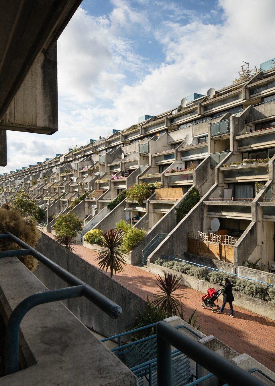 Alexandra Road lakótelep, London, Egyesült Királyság. (1978) Tervező: Neave Brown. Fotó: Gili Merin, divisare.com