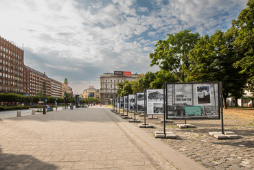 Idők-Fotók-Történetek, kiállítás a Városháza parkban. Forrás: Magyar Építészeti Múzeum és Műemlékvédelmi Dokumentációs Központ Facebook-oldala.