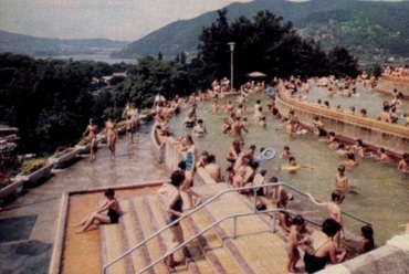 Lepence strandfürdő, 1985. Forrás: https://termalonline.hu/
