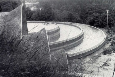 Lepence strandfürdő az átadás előtt, 1981. Forrás: Magyar Építőművészet / Arcanum
