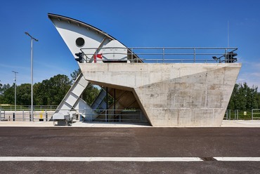 Mosoni-Duna Árvízkapu, üzemviteli épület. Tervező: Térhálózat Design Kft. Fotó: Viktorin Krisztián (Sugar and Salt)
