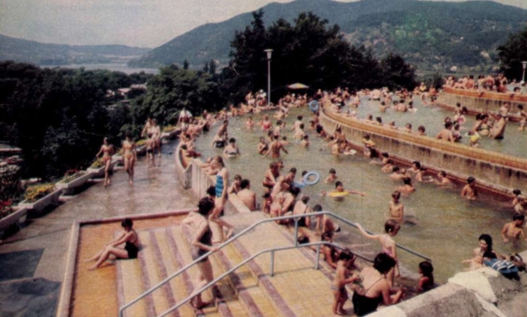 Lepence strandfürdő, 1985. Forrás: https://termalonline.hu/
