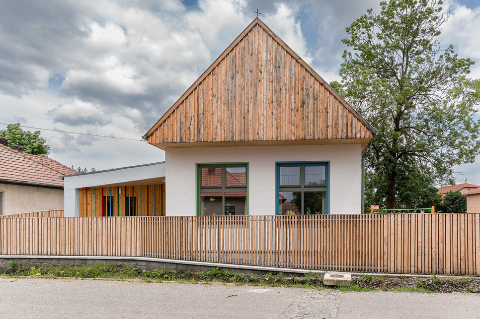 Óvoda Gyergyószárhegyen. Tervező: Larix Stúdió. Fotó: Szigeti Vajk István
