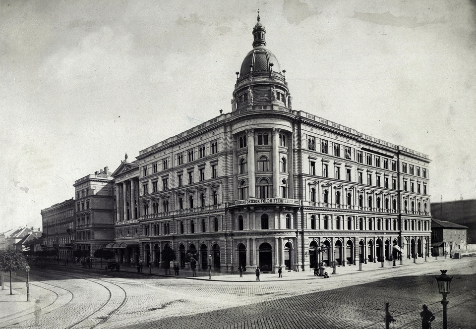 A Nemzeti Színház együttese az 1900-as évek elejéről.

forrás: Fortepan / Budapest Főváros Levéltára
