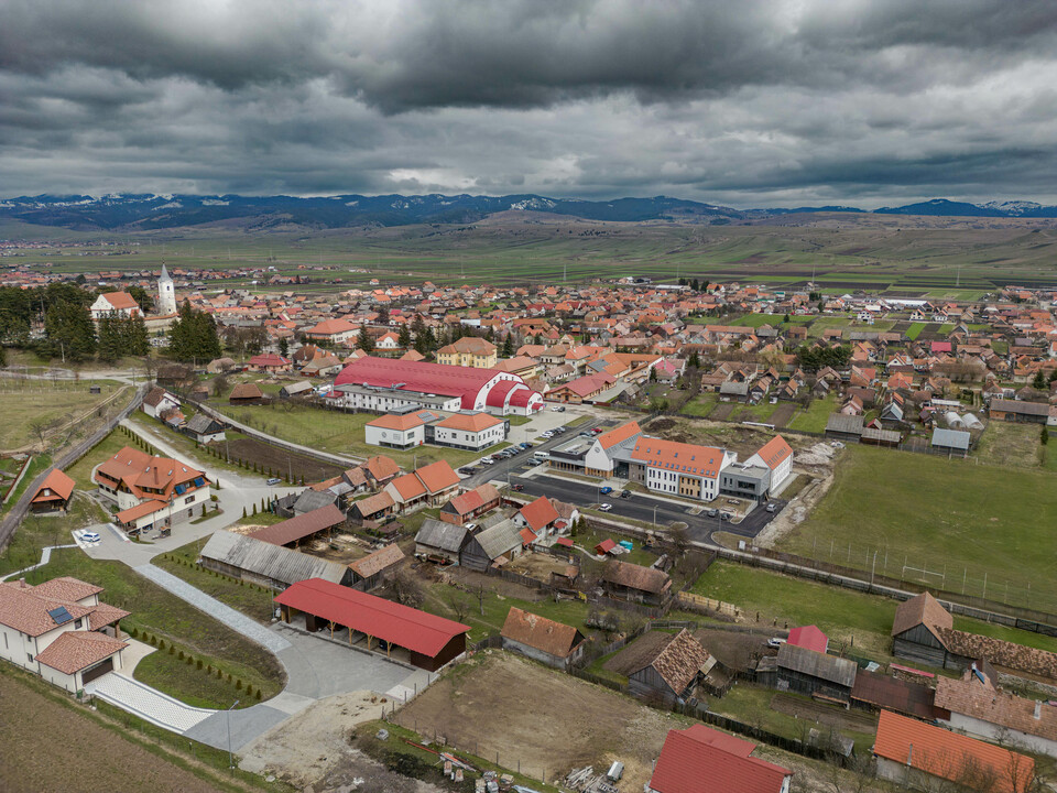 A Székelyföldi Jégkorong Akadémia Csíkkarcfalvi Kollégiuma. Tervező: Larix Stúdió. Fotó: Szigeti Vajk István
