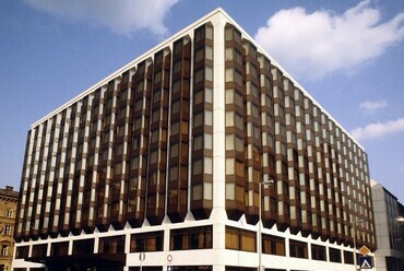 A frissen átadott Atrium-Hyatt (Sofitel) épülete 1982-ben, fotó: Fortepan, Adományozó: Gábor Viktor
