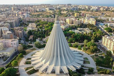 Légifelvétel, Basilica santuario Madonna delle Lacrime, Fotó: Wikimedia Commons
