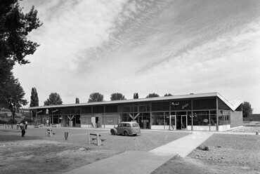 Tihanyrév, üzletsor, 1960. Forrás: Fortepan 2490 / UVATERV
