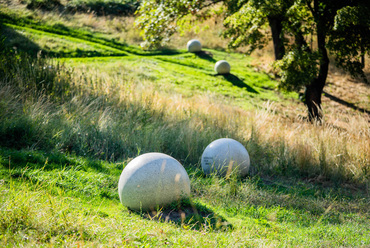 Szalkai Adrienne, Sápi Emese, Barcsay Gergő, Herr Hajnalka, Vidák Beatrix: Nelson Mandela land art. Forrás: Év Tájépítésze Díj
