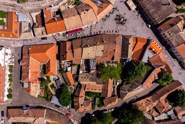 Szentendre, Fő tér 15-16. Tervező: JASSÓ Építészműhely Kft. Fotó: Kőrösi Tamás
