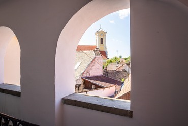 Szentendre, Fő tér 15-16. Tervező: JASSÓ Építészműhely Kft. Fotó: Kőrösi Tamás
