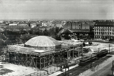 Kerepesi út. A metró és a gödöllői HÉV Hungária körúti, közös végállomásának építése (később lebontásra került). Előtte az ekkor a Keleti pályaudvarig közlekedő HÉV vonala, 1951. Forrás: Fortepan / Nyári György
