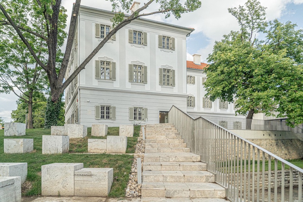 A balatonfüredi Esterházy-kastély Látogatóközpont. Építészet: MCXVI Építészműhely. Fotó: Fenes Tamás
