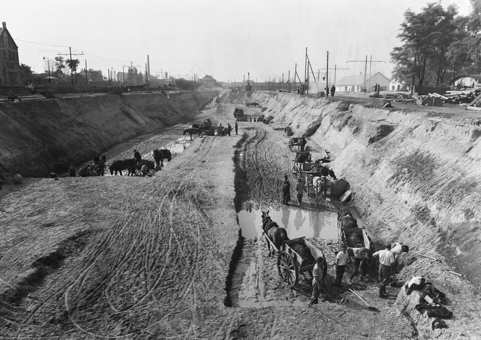 Kerepesi út. A metró és a gödöllői HÉV Hungária körúti, tervezett közös végállomásának építése, 1950. Forrás: Fortepan / UVATERV
