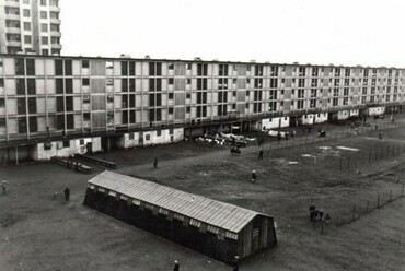 Archív kép. 

Forrás: https://www.messynessychic.com/2023/01/13/the-first-parisian-skyscrapers-were-also-a-notorious-world-war-ii-jewish-camp/
