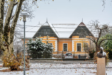 Hogy a terület valódi pihenőövezetté válhasson, no meg az építések fedezete is rendelkezésre álljon, még 1887-ben megalakult a Mátyásföldi Nyaralótulajdonosok Egyesülete, ami szigorú szabályokat alkotott a csendes környezet és a színvonalas építészeti arculat érdekében –utóbbi jórészt Paulheim József érdeme, aki 2007-ben mellszobrot is kapott.

 
