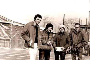 A Lift-Field alapozásán 1974 őszén, balról: Rajk László, Hajdú László, Kövesdi Rózsa és Párkányi Mihály. Fotó: Kövesdi Dezső
