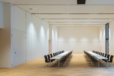 Tauber Philharmonie (Weikersheim, Németország). Építészet: HENN Stúdió (München, Németország). Felhasznált termék: Knauf Ceiling Solutions / DESIGNBOARD Wood. Fotó: Stefan Ernst. Forrás: Knauf Ceiling Solutions
