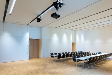 Tauber Philharmonie (Weikersheim, Németország). Építészet: HENN Stúdió (München, Németország). Felhasznált termék: Knauf Ceiling Solutions / DESIGNBOARD Wood. Fotó: Stefan Ernst. Forrás: Knauf Ceiling Solutions
