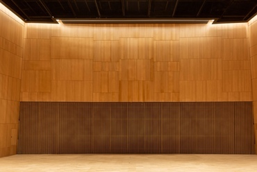 Tauber Philharmonie (Weikersheim, Németország). Építészet: HENN Stúdió (München, Németország). Felhasznált termék: Knauf Ceiling Solutions / DESIGNBOARD Wood. Fotó: Stefan Ernst. Forrás: Knauf Ceiling Solutions
