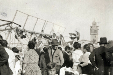 Bosnyák tér, háttérben az 1957-ben lebontott kistemplom tornya, 1931. Forrás: Fortepan / Kinszki Imre
