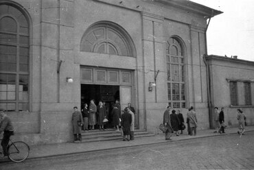 Kosciuszkó Tádé utca, a Déli pályaudvar indulási oldala, 1960. A kép forrását kérjük így adja meg: Fortepan / Budapest Főváros Levéltára. Levéltári jelzet: HU.BFL.XV.19.c.10
