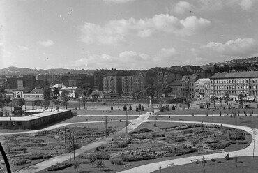 Vérmező, háttérben a Déli pályaudvar és az Alkotás utca házai, 1952. Forrás: Fortepan / UVATERV
