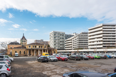 A 2019-ben gyorsan lebontott egykori közvágóhíd megmaradt keleti épületei: a víztorony és a bálterem, egyelőre felújításra várnak.
