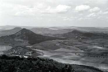 Badacsony kilátás a Kisfaludy-kilátóból, 1937. Forrás: Fortepan 196783 / Martin Kornél
