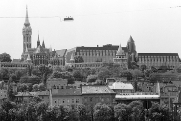 A Hilton és a környezete a Duna felől, tervező: Pintér Béla, 1977 / Fotó: Szolnoki Béla // Fortepan // 211885
