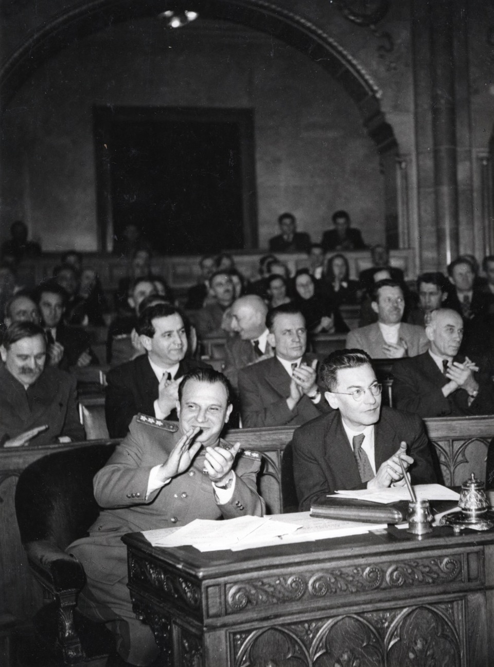 1950, Parlament. Első sorban, jobbra: Révai József; forrás: Fortepan / Bauer Sándor
