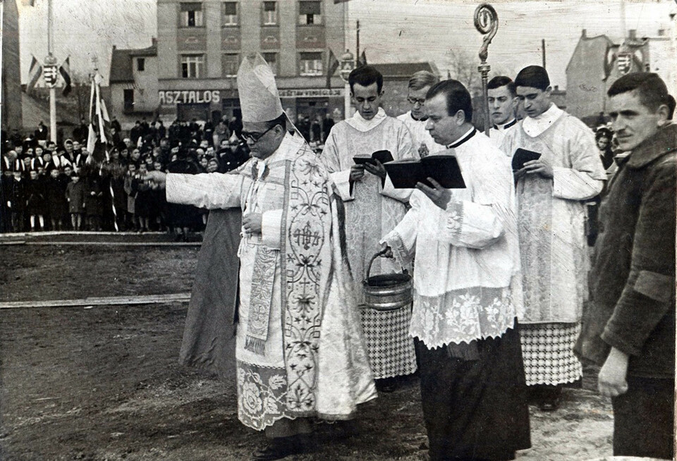 A Rimanóczy Gyula tervezte Páduai Szent Antal-templom alapkőletétele, 1941. Forrás: https://www.magyarkurir.hu/
