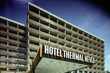 Hévíz, Danubius Szálloda és Gyógyfürdő Vállalat Hotel Thermál Hévíz, 1980. Forrás: Fortepan 287435 / Saphier Herbert
