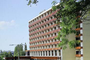 Hévíz, Danubius Szálloda és Gyógyfürdő Vállalat Hotel Thermál Hévíz, 1985. Forrás: Fortepan 287429 / Saphier Herbert
