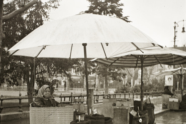 Széchenyi tér, paprikaárusok. 1936. Forrás: Fortepan / Ebner
