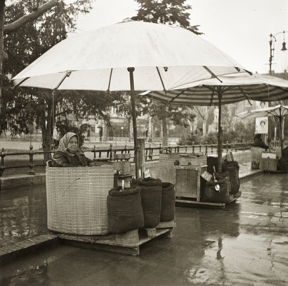 Széchenyi tér, paprikaárusok. 1936. Forrás: Fortepan / Ebner
